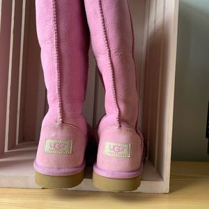 EUC Pink Uggs Kids Size 6 ( ≈ Women’s 8)